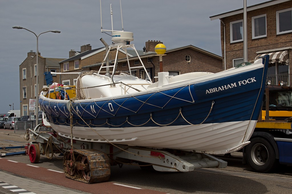 KNRM Koninklijke Nederlandse Redding Maatschappij hdr sar reddingsboot lifeguard scheepvaart zeevaart koopvaardij marine